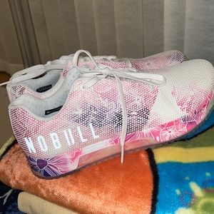 I have these men's shoes that they gave me to sell